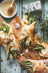 Feuilleté Asperges, Bleu d’Auvergne et Miel