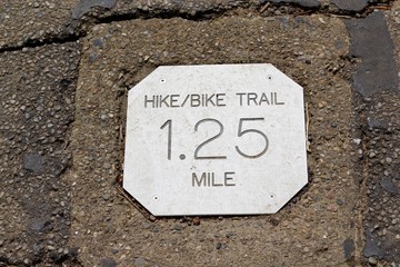 A close view of the silver distance marker on the surface.