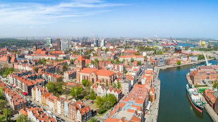 Naklejka na ściany i meble Panorama Gdańska z Rzeką Motławą. Stare miasto z lotu ptaka.
