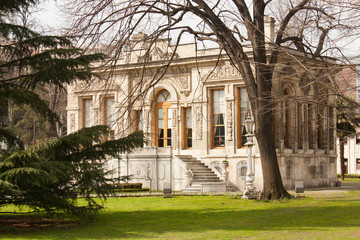 Ihlamur Pavilion and park are now used as a cafe part. Baroque style architecture is the green park surrounded by fences. 