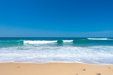Fototapeta na wymiar oceano mare azzurro cielo spiaggia