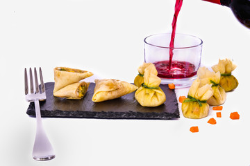 Red wine accompanied by samosas