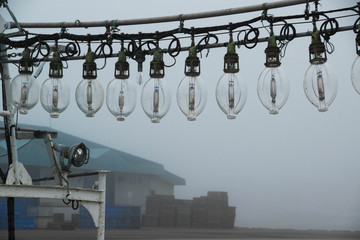 朝の漁船の集魚灯
