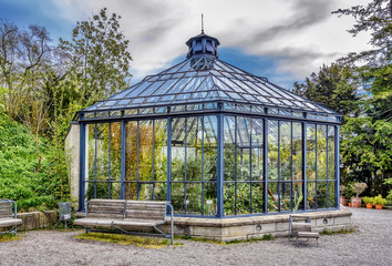 Fototapeta na wymiar The Old Botanical Garden in central Zurich in Spring