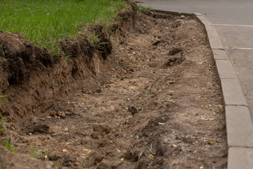 Repair work to replace the curbstone along the road