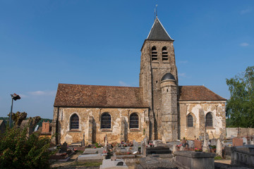 Fototapeta na wymiar 11th century church in Gometz-le-Châtel around Paris, France