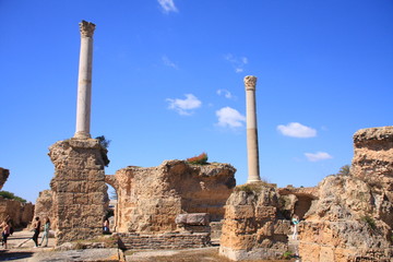 deux vestiges de colonnes aux thermes d'Antonin le vieux