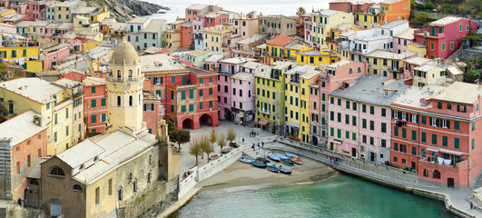 Colourful houses and small marina of Vernazza, one of the five centuries-old villages of Cinque Terre, located on rugged northwest coast of Italian Riviera.