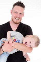 Vater und Sohn haben Spaß und sind glücklich