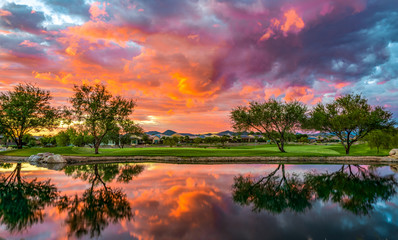 Obraz premium Sunset Over the Pond