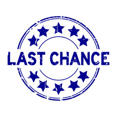 Grunge blue last chance word with star icon round rubber seal stamp on white background