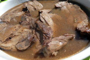Wildschweinbraten mit Sauce