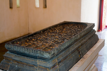 Footprint in the temple is intended to make people come to pay homage.