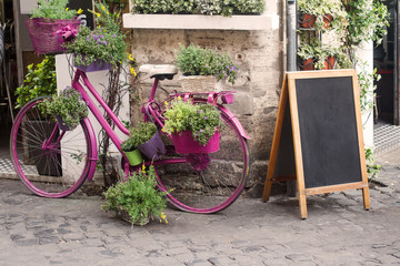 Fototapeta na wymiar bistro store front with pink bicycle and chalk board