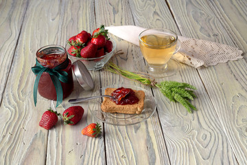 Fototapeta na wymiar Strawberry jam and tea