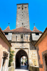 Ein Stadttor in der mittelalterlichen Befestigungsanlage von Rothenburg ob der Tauber