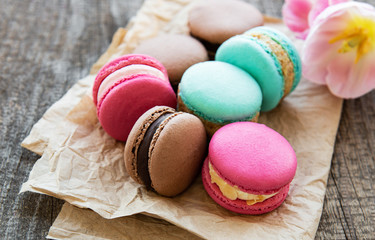Colorful macaroons and tulips