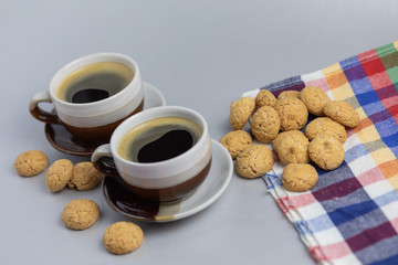 Cookie and two cups of coffee. Kruidnoten, pepernoten, strooigoed