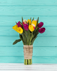 Beautiful bouquet of flowers © Freepik