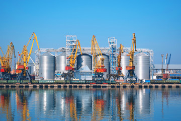 Elevator equipment at the seaport