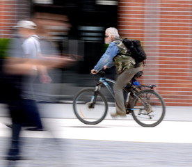 Fototapeta na wymiar Cyclist on the city roadway in motion blur