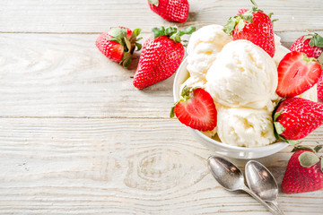 Strawberry vanilla ice cream