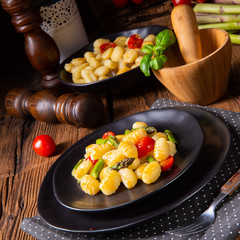 crispy gnocchi with roasted asparagus and tomatoes