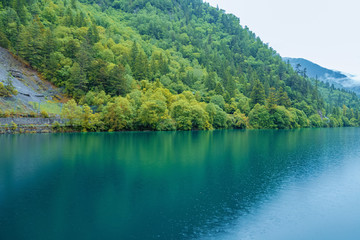 Obraz na płótnie Canvas Jiuzhaigou scenery, China - June 15, 2017: this is located in China's jiuzhaigou scenic area, a famous tourist destination in China.Most of it is pristine.The color of the lake is the color of nature.