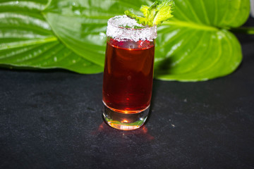 glass of cola with ice