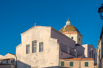 Fototapeta premium Majolica tiled cupola of Jesuit church of San Michele, Alghero (L'Alguer), Sardinia, Italy. Famous for the beauty of its coast and beaches and its historical city center.