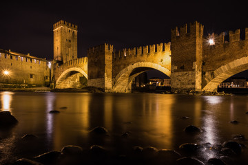 Fototapeta na wymiar Ponte di Castelvecchio Verona