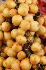 longkong fruit is delicious at street food