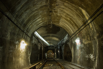 Exploration of Paris metro tunnels.