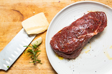 Sirloin steak with garlic and butter