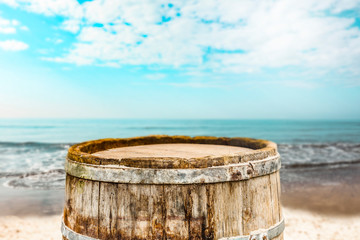 Obraz premium Barrel background on beach and summer landscape of sea 