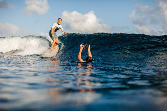 Shooting surf - Powered by Adobe