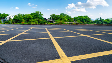 Obraz premium Road Pavement and Natural Landscape of Landscape..