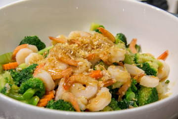 Stir fried vegetables with shrimp