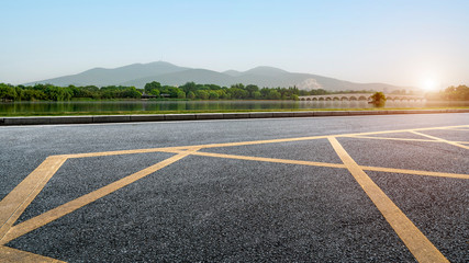 Obraz premium Road Pavement and Natural Landscape of Landscape..