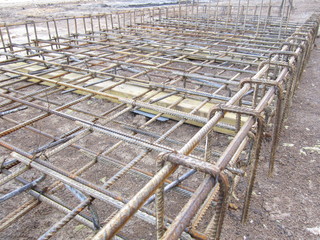 Pre-casting of reinforcing mesh for subsequent pouring of concrete
