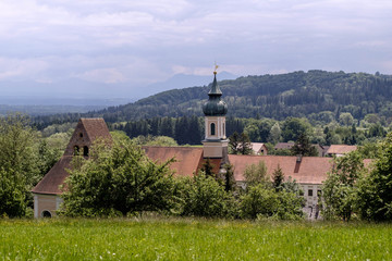 Fototapeta na wymiar Blick zum Kloster Wessobrunn