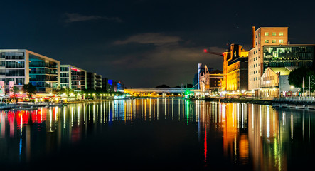 Duisburg Hafen bei Nacht
