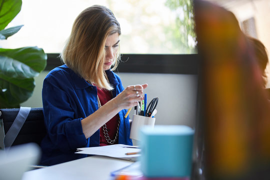 Professional Choosing Pen From Desk Organizer