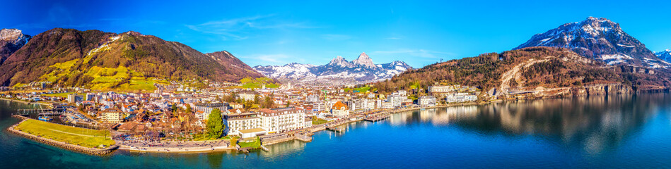 Naklejka premium Brunnen old town with Grosse und kleine Mythen, Canton Schwyz, Switzerland, Europe
