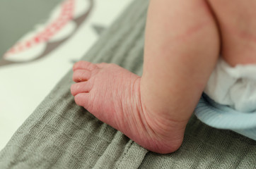 Close up of bare feet of newborn baby.
