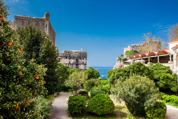 Fototapeta na wymiar Fort Bokar, Fort Lovrijenac and Dubrovnik walls in a beautiful early spring day