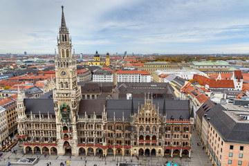 Obraz premium Aerial cityscape of Munich historical center with New Town Hall, town hall on Marienplatz. Germany