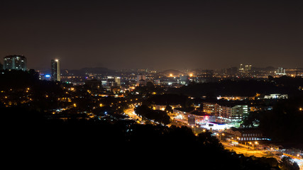 Fototapeta premium Nocny widok na panoramę miasta Kajang Town, Malezja