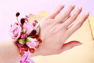 Steps of making wrist corsage for autumn wedding