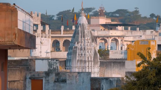  Beautiful picturesque houses and domes of temples with individual traditional national design, typical of India in the shore of the sacred Lake Pushkar in the city of Pushkar, India, one of the sacre